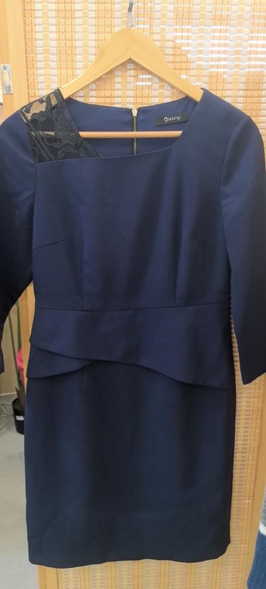 藏青色连衣裙 69.00元 商品图0