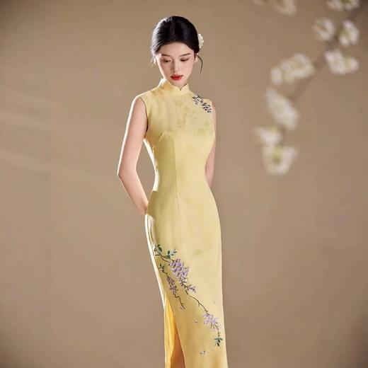 新中式温婉鹅黄无袖改良旗袍雅致紫藤刺绣修身长款温婉气质日常旗袍ME 商品图1