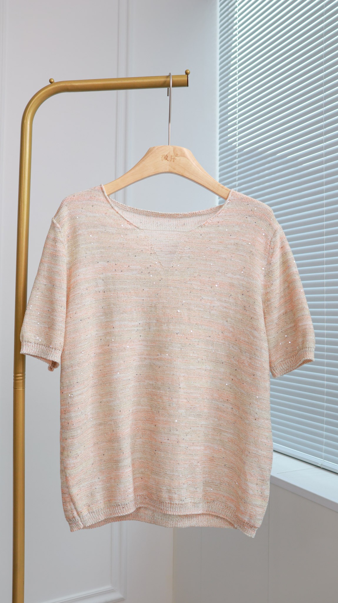 日光鎏金|洋气晕染V领亮片短袖衫