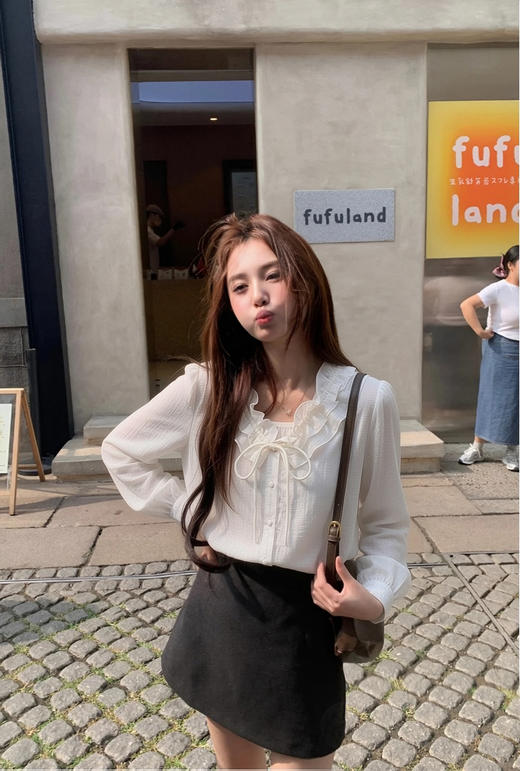 专柜实拍【醋酸+天丝！轻奢】拉夏贝尔/La Chapelle甜美减龄！莱赛尔醋酸混纺~气质好穿木耳边系带衬衫宽松显瘦上衣 商品图11