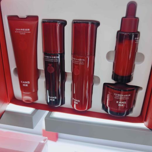 韩束红石榴巨补水礼盒精华露100ml精华乳100ml精华液30ml精华霜50g洁面膏100g 商品图1