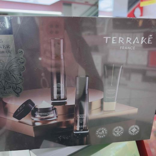 天芮鲟鱼子精华赋原礼盒(滋润型洁面乳150ml赋原乳130ml赋原露130ml复原霜50ml) 商品图0