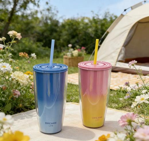 福利来袭~ 运动能量杯大容量720ml 喝奶茶、咖啡超满足 食品级材质安全无异味，带吸管喝水超方便 摆拍颜值拉满! 商品图4