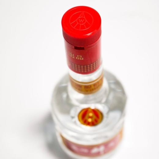 2014年五粮液飞樽醉月，四川宜宾五粮液总厂出品，52度浓香型白酒，10年老酒，少量现货中国航天事业纪念酒，整箱500ml*6瓶。 商品图3