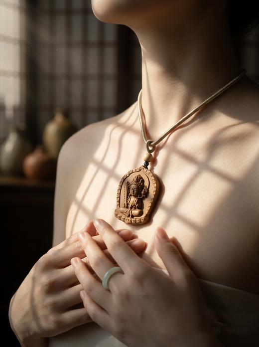 【老山檀黑肉宝宝佛吊坠】独家设计 印度迈索尔老山檀 长约3.8cm宽约3cm 厚约1cm 预售两周 | 大梦香堂 商品图2