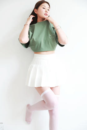 胸口刺绣+交叉领锁边工艺，复古美式圆领基础款全棉大t恤E040880