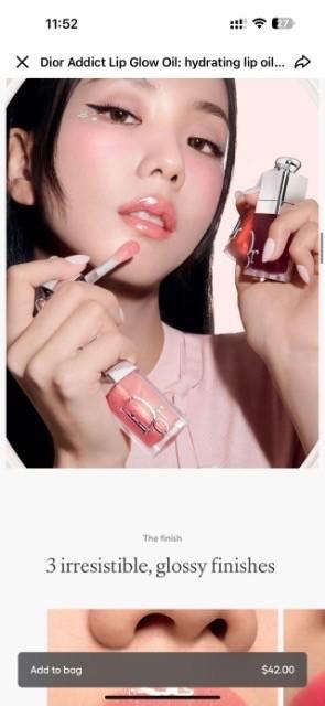 一店d 樶-新发售的魅惑系列润唇油 夯爆了！上嘴就是很有水光感的3D玻璃唇，涂上整个人都亮了起来，薄涂厚涂都美得令人窒息，而且它可以根据唇部ph值变色 
粉嘟嘟的，很闪很闪，直接嫩回18岁了 商品图5