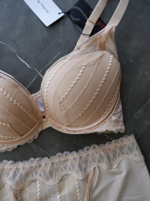 二店y 【清】 官网一套 1198元，爱M 聚拢套装， 94%桑蚕丝 商品图7