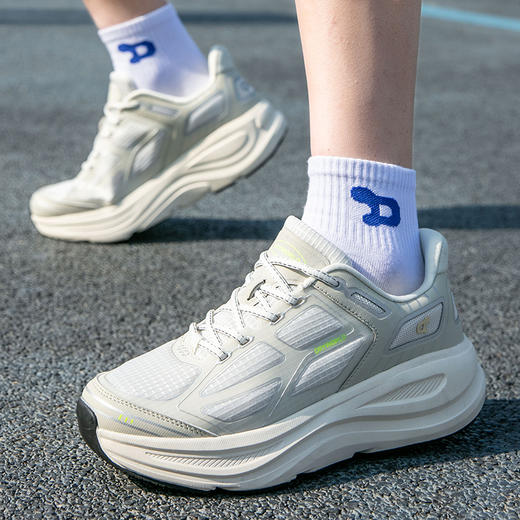 【速度感外观  轻量无负担】巨沃德DRYWORLD休闲运动鞋  舒适加持 告别闷热困扰 商品图2