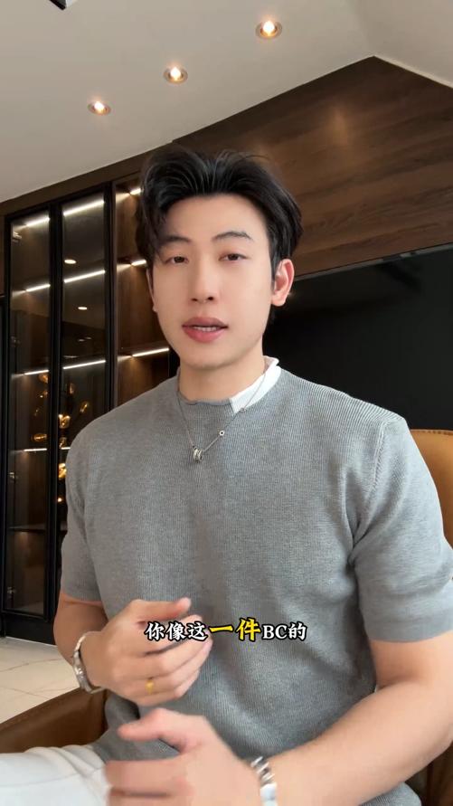 M195SDSA男装2026新款高贵轻奢潮牌拼色不规则领短袖T恤百搭简约上衣 商品图0