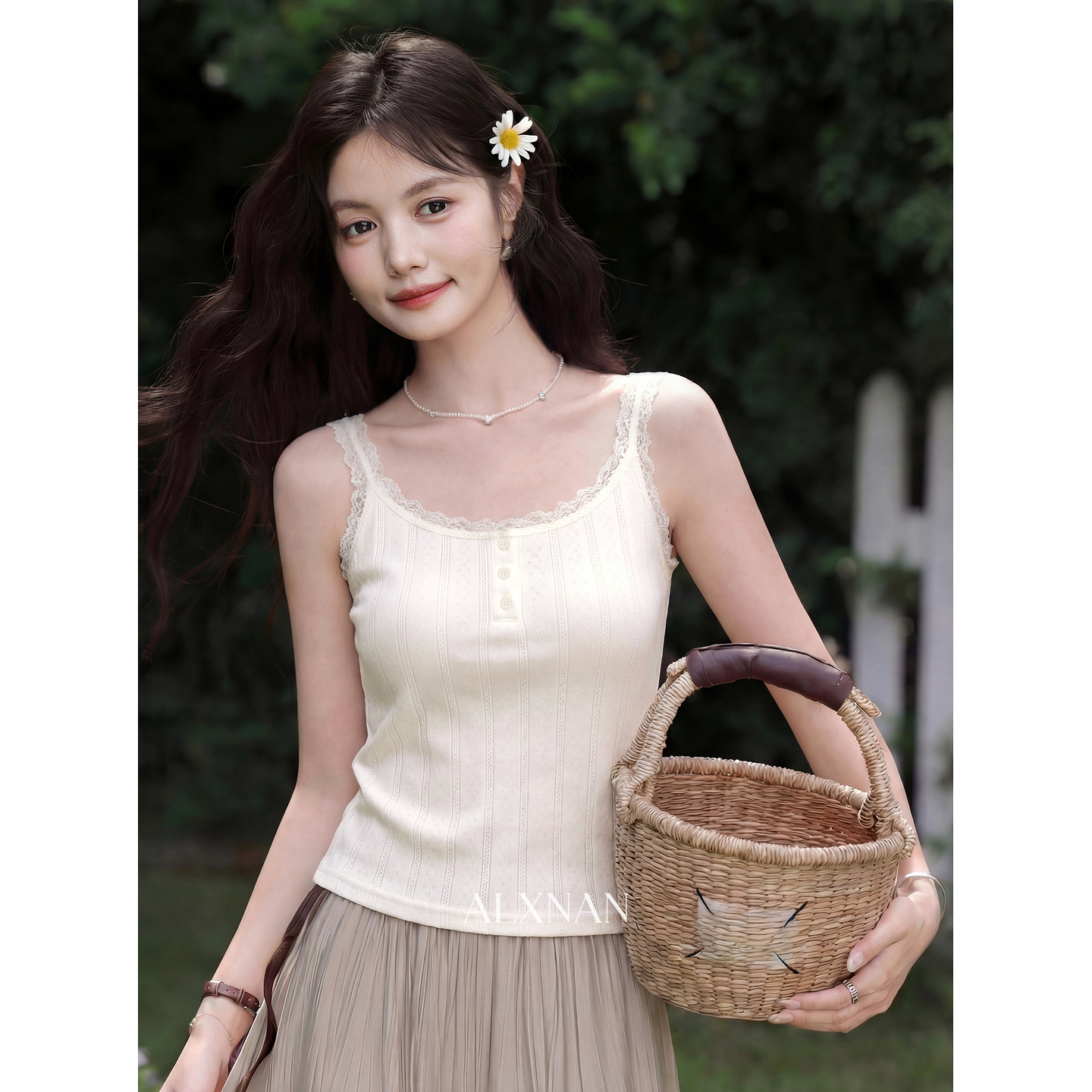 鹿向南【0410/20:00新品前1小时7折限量100件】米杏色背心上衣女