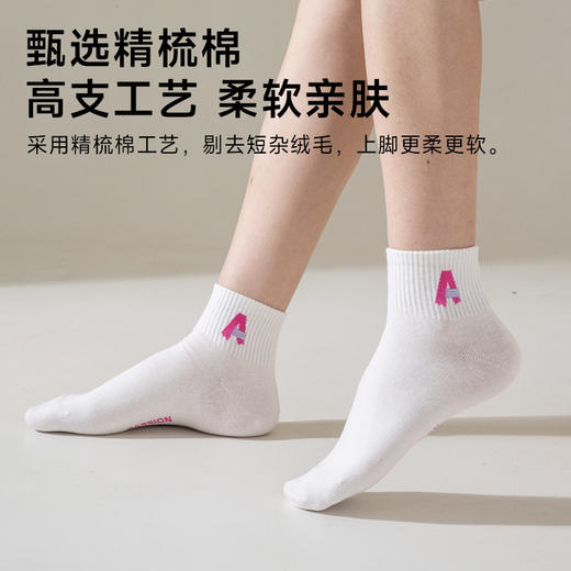 女士字母短筒袜 商品图1