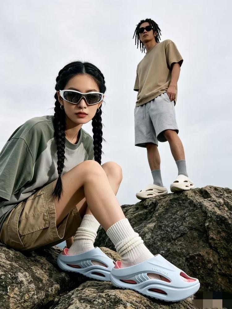 二店y 官网79“蹋云2代”超临界发泡运动拖鞋，拖鞋中的劳斯莱斯