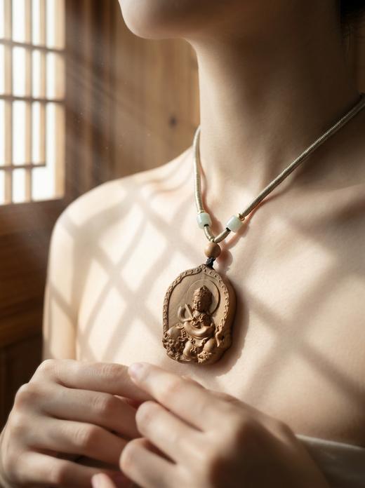 【老山檀黑肉宝宝佛吊坠】独家设计 印度迈索尔老山檀 长约3.8cm宽约3cm 厚约1cm 预售两周 | 大梦香堂 商品图6