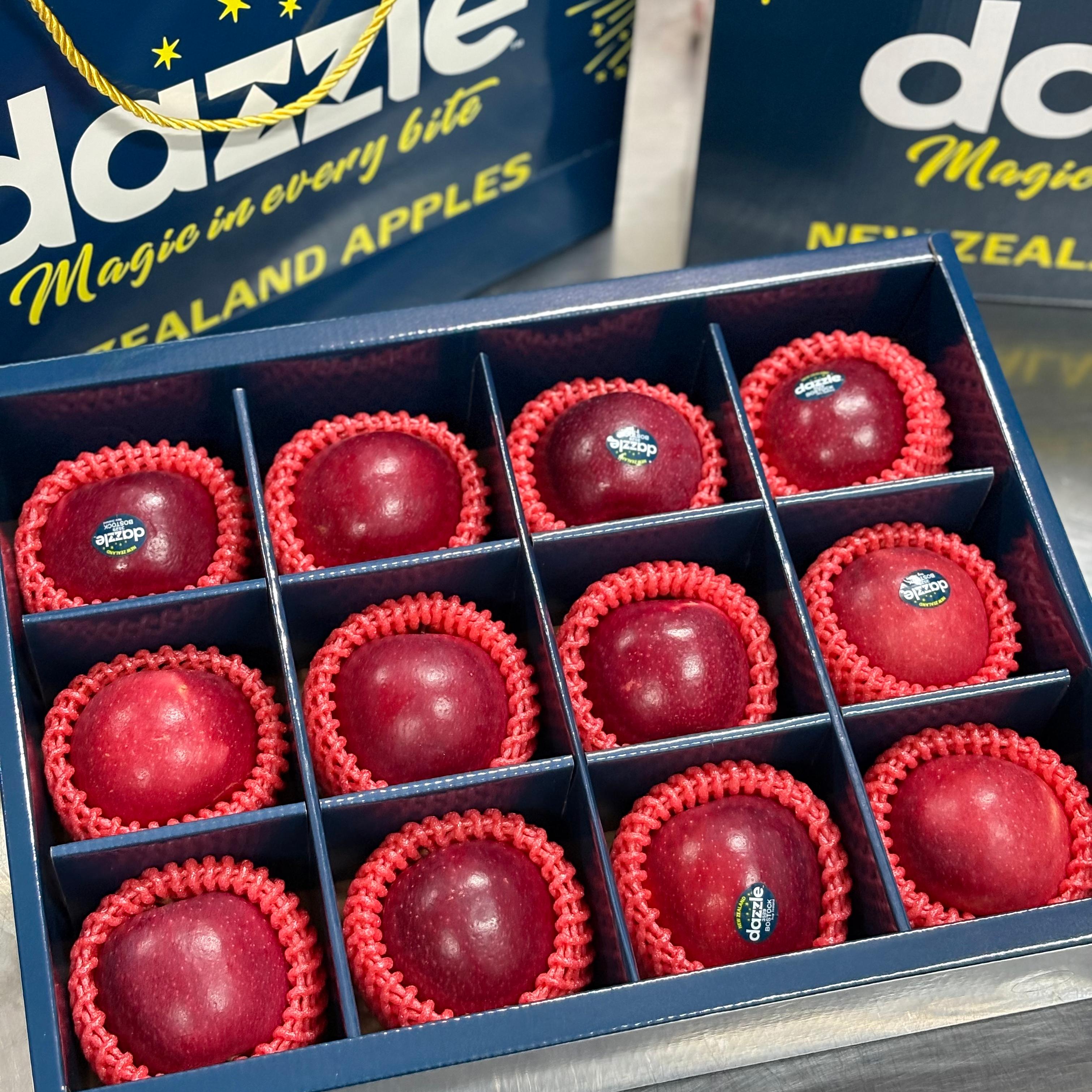 【2026 新西兰丹硕苹果家庭装/礼盒装】色泽鲜红，果肉紧实多汁，颜值与口感并存的一款苹果，高纤维、高维生素对于减脂小伙伴来说每天必不可少。12个家庭装，江浙沪皖顺丰包邮~