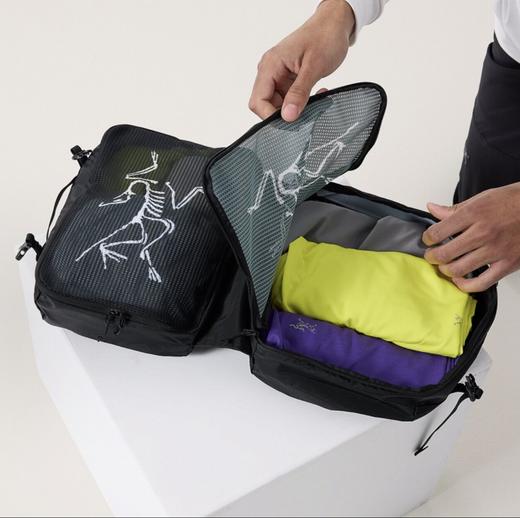 一店d 🐦𝐈𝐧𝐝𝐞𝐱 𝟏𝟎𝐋洗漱包
原单 这只包简直不要太实用！
爱的就是它的包中包设计，拆开就是两边各5L的容量，远途旅行的时候可以放衣服当收纳，如果平时上下班是作为健身包使用的 商品图3