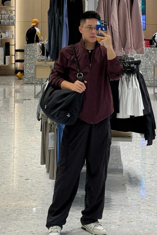 可做健身包男女同款lulu大款多功能褶饰斜挎包 商品图7