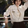 卷卷紫小马刺绣老钱风棉麻衬衣 棉麻混纺舒适亲肤透气 经典翻领修饰脖颈脸型 百搭时尚轻松打造老钱风既视感 商品缩略图1