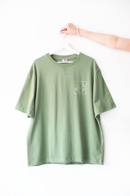 胸口刺绣+交叉领锁边工艺，复古美式圆领基础款全棉大t恤E040880 商品图4