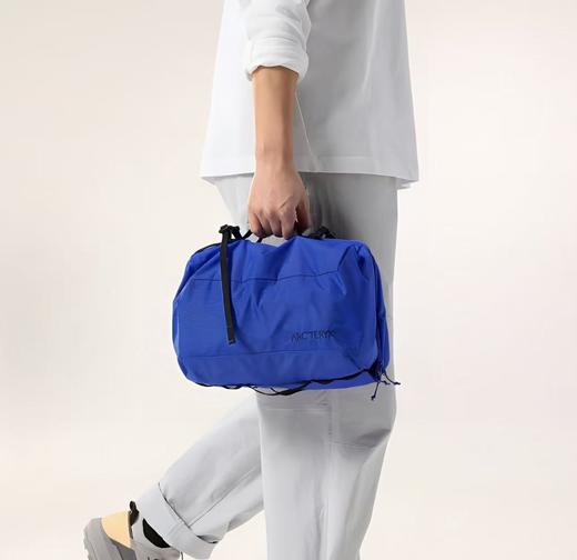 一店d 🐦𝐈𝐧𝐝𝐞𝐱 𝟏𝟎𝐋洗漱包
原单 这只包简直不要太实用！
爱的就是它的包中包设计，拆开就是两边各5L的容量，远途旅行的时候可以放衣服当收纳，如果平时上下班是作为健身包使用的 商品图7