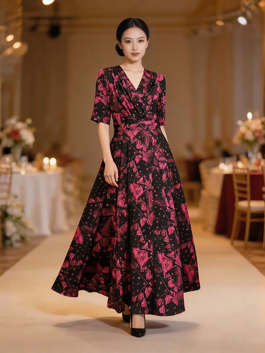 SC2S57_杨妃色_连衣裙_春夏_V 领收腰印花显瘦大摆长裙_高级女装_BERNIEELEN伯妮斯茵 商品图6