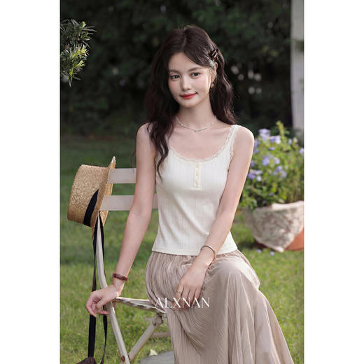 鹿向南【0410/20:00新品前1小时7折限量100件】米杏色背心上衣女 商品图1