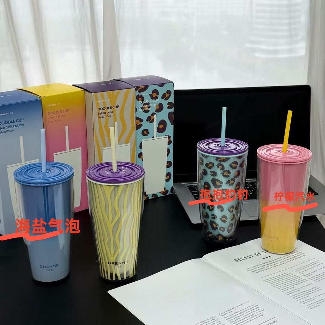 福利来袭~ 运动能量杯大容量720ml 喝奶茶、咖啡超满足 食品级材质安全无异味，带吸管喝水超方便 摆拍颜值拉满!