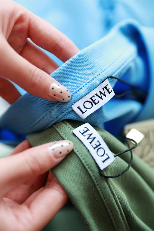 胸口刺绣+交叉领锁边工艺，复古美式圆领基础款全棉大t恤E040880 商品图1