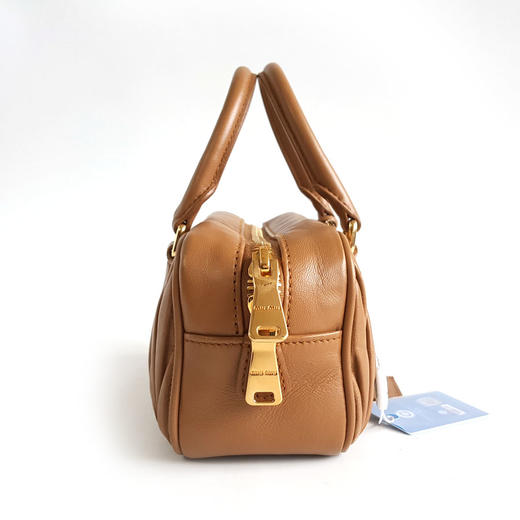【95新】MIUMIU缪缪Arcadie matelasse 软羊革手袋5BB142小号焦糖色Matelasse褶皱款保龄球手提包女士300326TJ02 商品图3