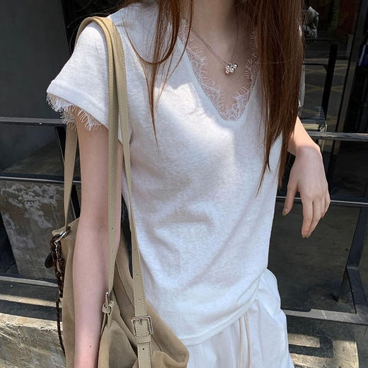 【睫毛蕾丝边T恤】V领设计穿出天鹅颈 雪花棉自带肌理感 质地骨感而透气 商品图1