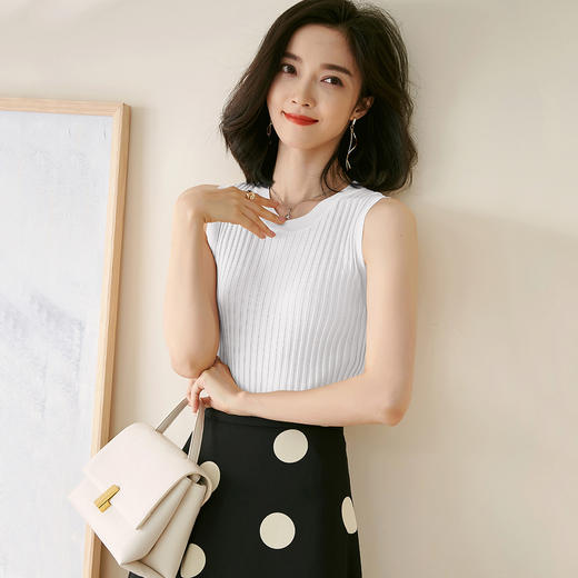 舒适高弹软糯打底背心 米思阳2026夏新款气质时尚坑条显瘦修身内搭无袖针织背心女1738/0858/1272 商品图4