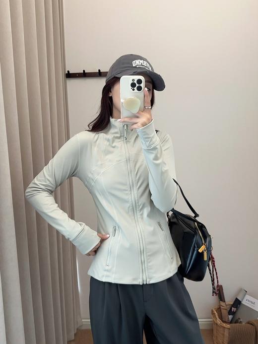 露露 女士运动7色立领夹克 商品图3