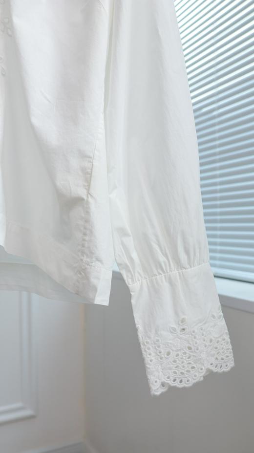 云归浅|法式宫廷风V领钩花衬衣 商品图3