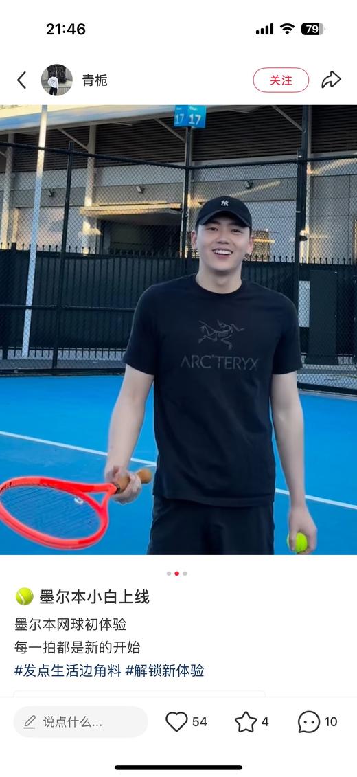 一店d 🐦爆款Arc’word logo系列tee  𝟏𝟐𝐰➕热度还犹豫什么啊
经典大标设计 是它刻在骨子里的高级感 纯棉niao 高密精梳棉有着无与伦比的舒适感 在搭配上极简且利落剪裁 商品图10