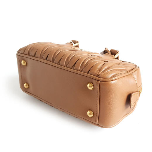 【95新】MIUMIU缪缪Arcadie matelasse 软羊革手袋5BB142小号焦糖色Matelasse褶皱款保龄球手提包女士300326TJ02 商品图7