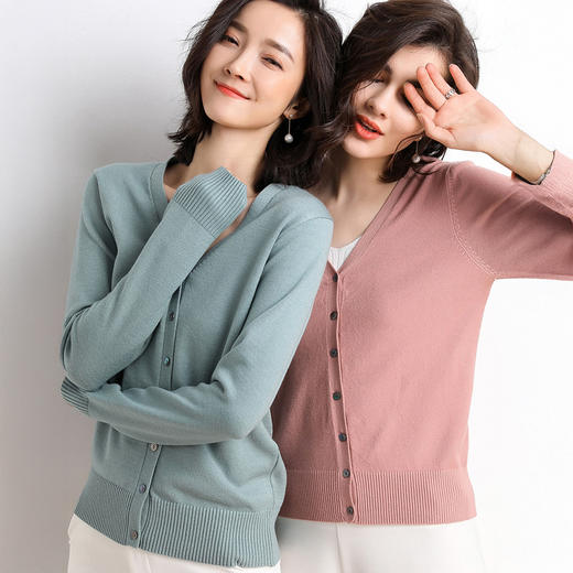 【实付89元到手2件！！加入购物车2件结算自动满减 拍一件不发货！！】PSQUEEN 基础V领针织衫 春季焕然一新 时尚百搭 柔软舒适 12色可选 商品图4