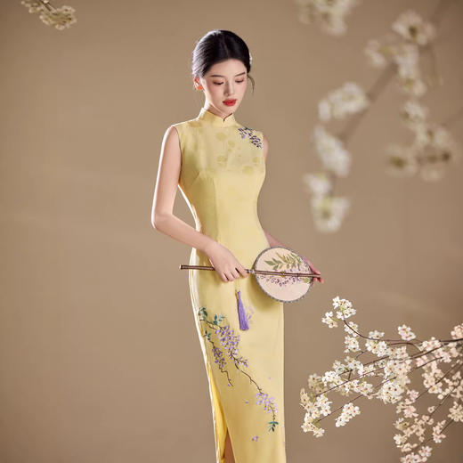 新中式温婉鹅黄无袖改良旗袍雅致紫藤刺绣修身长款温婉气质日常旗袍ME 商品图2