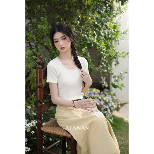 鹿向南「书间杏影」浅米杏圆领短袖T恤夏新款修身显瘦气质上衣女 商品图4