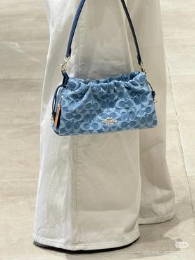 COACH 蔻驰新品牛仔云朵包～