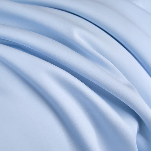 多喜爱 悦己花开蚕丝夏被系列【柞蚕丝填充】【60S天丝棉面料】【精美绣花】【A类标准】【可水洗】【手提包包装】 轻盈透气 柔润丝滑 亲肤凉爽  吸湿透气 紫鸢/蓝星/金葵 商品图6