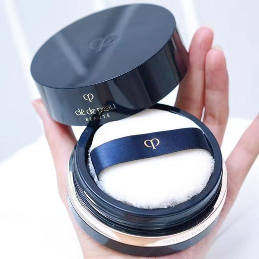 肌肤之钥CPB散粉定妆粉光纱蜜粉26g定妆控油 #N1明亮色适用于各类肤色，轻扑上脸即刻呈现自然柔光妆效，持久控油不脱妆 商品图4