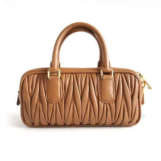 【95新】MIUMIU缪缪Arcadie matelasse 软羊革手袋5BB142小号焦糖色Matelasse褶皱款保龄球手提包女士300326TJ02 商品图4