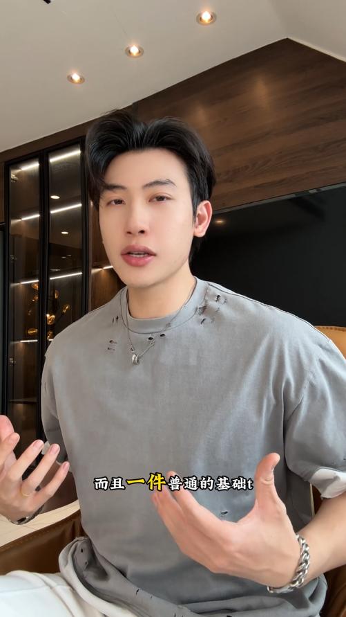 26034SDSA男装2026新款高贵轻奢高街拼接割破设计圆领短袖T恤百搭时尚 商品图0