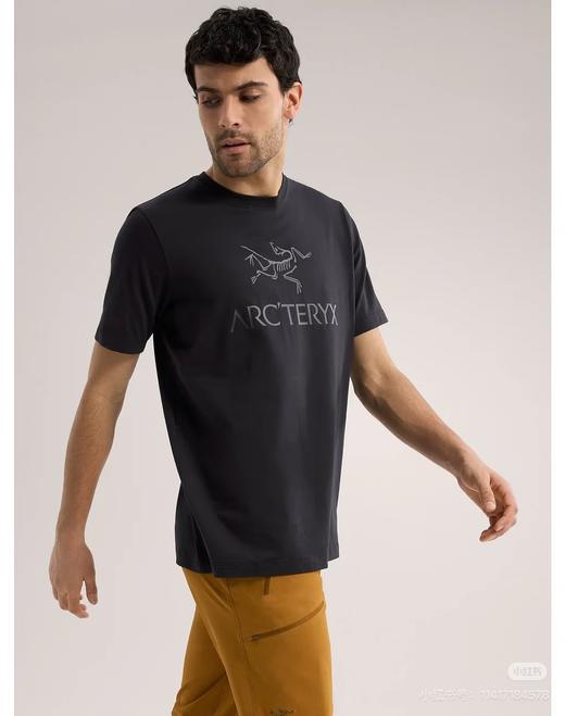 一店d 🐦爆款Arc’word logo系列tee  𝟏𝟐𝐰➕热度还犹豫什么啊
经典大标设计 是它刻在骨子里的高级感 纯棉niao 高密精梳棉有着无与伦比的舒适感 在搭配上极简且利落剪裁 商品图5