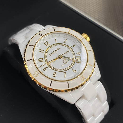 『Noob official➕』黑色白色J12的身影 纯粹简约，干净利落 J12  新款！官方尺寸38毫米 但实际上手效果40到41毫米✔️给大家分享一款超霸气的腕表 CH J12 系列❗️❗️❗️ 商品图14