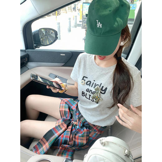 <曾小咸推荐>4.9现货秒杀 ！微信超特价！韩系印花立体小马短袖t 日常129.99 立减70 秒杀59.99！！红黑格裙裤秒杀69.99！ 商品图1