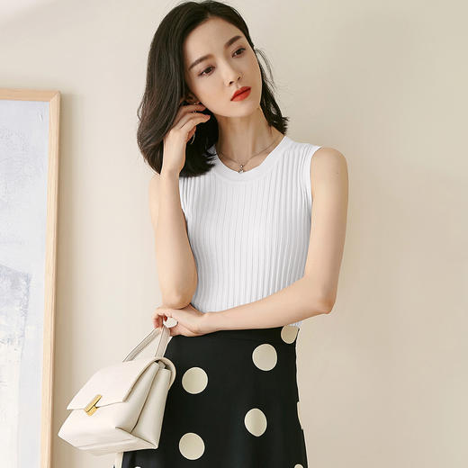 舒适高弹软糯打底背心 米思阳2026夏新款气质时尚坑条显瘦修身内搭无袖针织背心女1738/0858/1272 商品图3