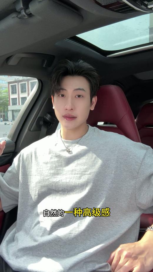 26T525SDSA男装2026新款高贵轻奢韩版简约纯色拼接领口短袖T恤百搭时尚 商品图0