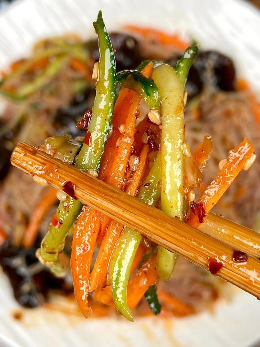 凉拌菜控集合啦🥗【君味唻0脂酸辣凉拌汁】一汁百搭不费力！酸辣比例精准，比自己调的更好吃。懒人小白5分钟出餐，9.9 💰800ml 大容量， 足足有860克😊性价比天花板❗️ 商品图5