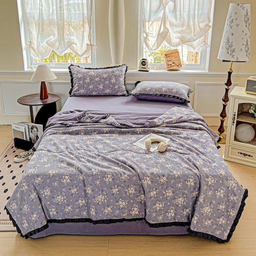 🎀【赫本风花边单夏被】🌿☘️🌵🟠彩色花边点缀 🟤面料自然棉柔 Ａ类标准 0甲醛 0荧光剂 0芳香胺 🔴温柔藏在被窝里 舒适好享受 🔘面料柔软轻盈 手感柔软 吸湿透气 商品图2